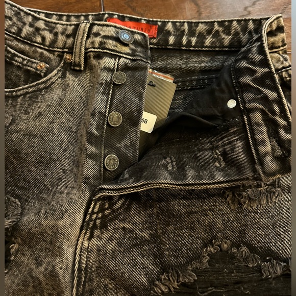 🌹SIGNATURE8 ~ Size Small ~ Black Distressed Jean Shorts - Picture 16 of 16